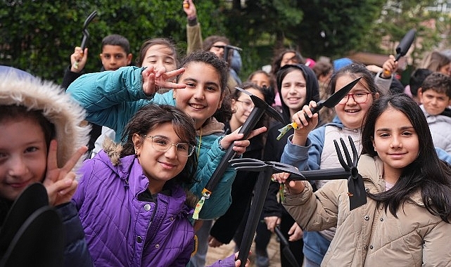Üsküdar'da Ata Tohumu Toprakla Buluştu: Miniklerden Geleceğe Yeşil Adım
