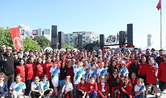 Nilüfer, 19 Mayıs'ı Cumhuriyet Meydanı'nda karşıladı