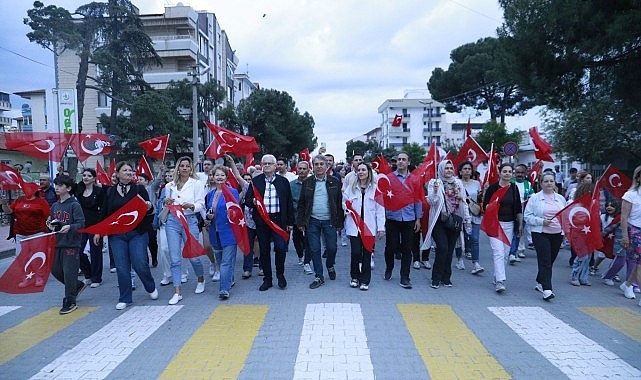 Burhaniye'de Fener Alayı Coşkusu