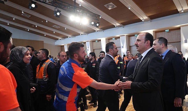 Başkan Altay Büyükşehir ve KOSKİ Personeliyle Bayramlaştı