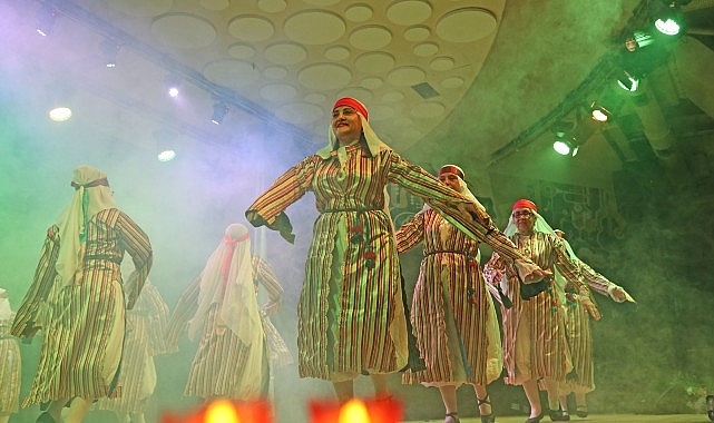 Karşıyaka'da halk dansları kursuna muhteşem final!