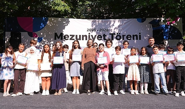 Üsküdar Çocuk Üniversitesi'nde Mezuniyet Coşkusu