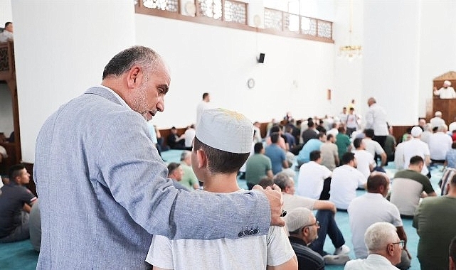 Canik'te Camiler Çocuklarla, Çocuklar Hediyelerle Buluşuyor