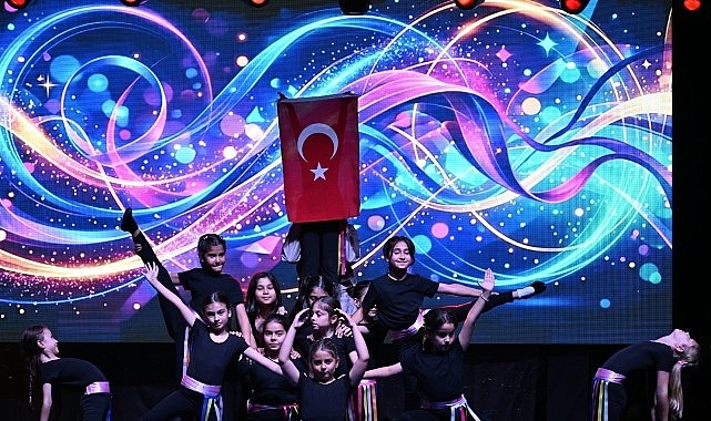 Büyükşehir'in Minikleri Yıl Sonu Gösterisinde Alkış Topladı