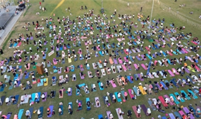 Matlar çimlere serildi Kültürpark'ta yoga rüzgârı esti