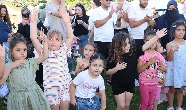 Gündüz uçurtma yaptılar akşam konserde buluştular