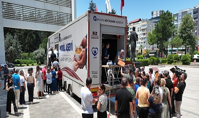 Büyükşehir Belediyesi'nden aşure ikramı