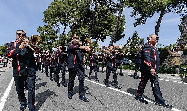 İzmir'in tarihine 83 yıldır “müzikle