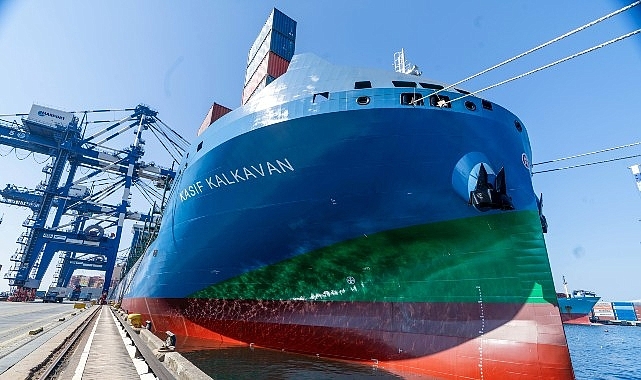 Türkiye'nin ilk ve en büyük LNG'li konteyner gemilerinden Kaşif Kalkavan, ilk uğrağını Marport'ta gerçekleştirdi