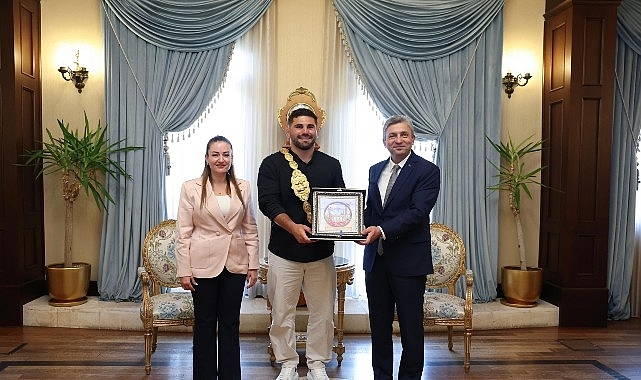 Başpehlivan Erkan Taş'tan Vali Şahin'e ziyaret