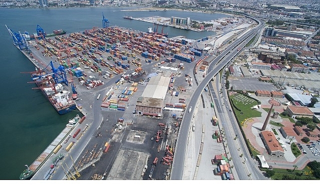 İzmir Limanı'nın Türkiye Varlık Fonu'na Devri Tamamlandı