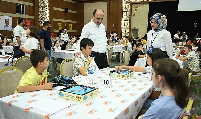 Başkan Altay, Genç KOMEK Akıl ve Zekâ Oyunları'nın Final Turunda Öğrencilerin Heyecanını Paylaştı