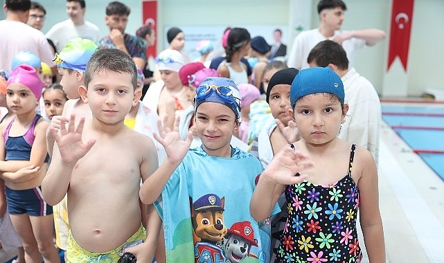 Osmangazi'de Geleceğin Yüzücüleri Sertifikalarını Aldı