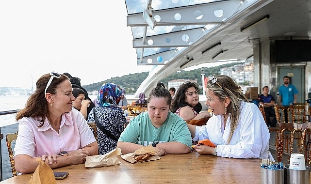 Bayrampaşa Belediyesi'nden engelsiz Boğaz keyfi