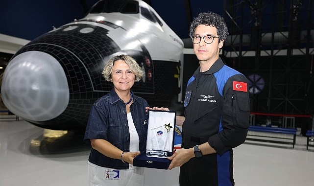 Türkiye'nin ikinci astronotu Tuva Cihangir Atasever, Uzay Kampı Türkiye'de gençlerle buluştu