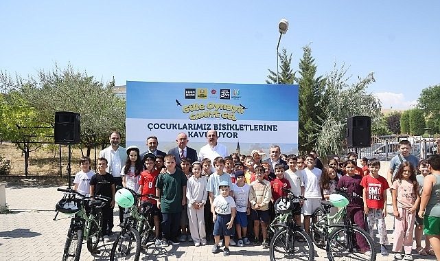 Başkan Altay ve Başkan Kavuş 40 Gün Camiye Gelen Çocukların Bisiklet Sevincine Ortak Oldu