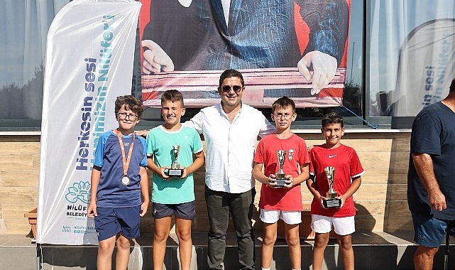 Nilüfer'de Zafer Bayramı coşkusu kortlara taşındı