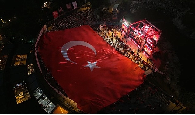 Zafer Bayramı Bayrampaşa'da coşkuyla kutlandı