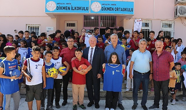Antalya Büyükşehir’den Serik Dikmen İlkokulu’na spor malzemesi desteği
