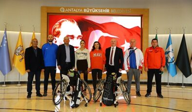 Büyükşehir Belediyesi engelli milli sporculara ekipman desteği sağladı