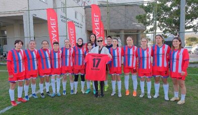 “Dardanel Kadın Futbol Takımı’na Şahika Ercümen Desteği” “Yeşil Sahalarda Kadın Dayanışması”