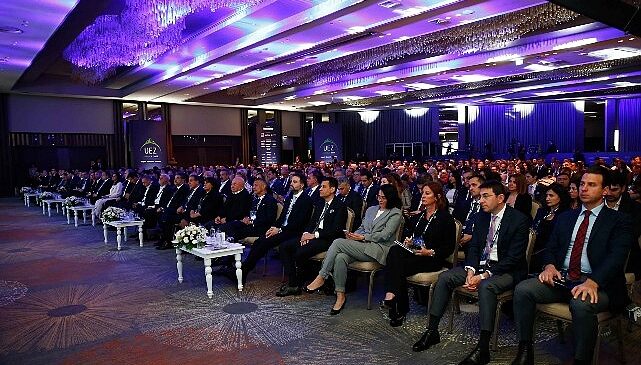 Dünya Liderleri Uludağ Ekonomi Zirvesi’nde! Uludağ Ekonomi Zirvesi’nin açılış konuşmasını Hazine ve Maliye Bakanı Mehmet Şimşek yapacak