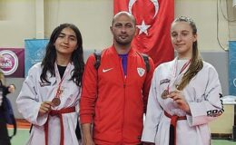 Foça Belediyespor Kulübü, Taekwondo Yıldızlar İzmir İl Şampiyonası’nda bir altın ve iki bronz madalya ile kürsüye çıktı