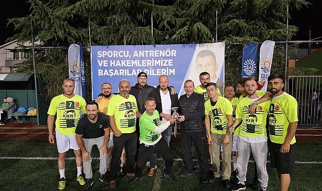 Gölcük Belediyesi 12. Birimler Arası Futbol Turnuvası’nda; Gelir Müdürlüğü’nü penaltılar sonucu yenen Gençlik Ve Spor Hizmetleri Müdürlüğü şampiyon oldu